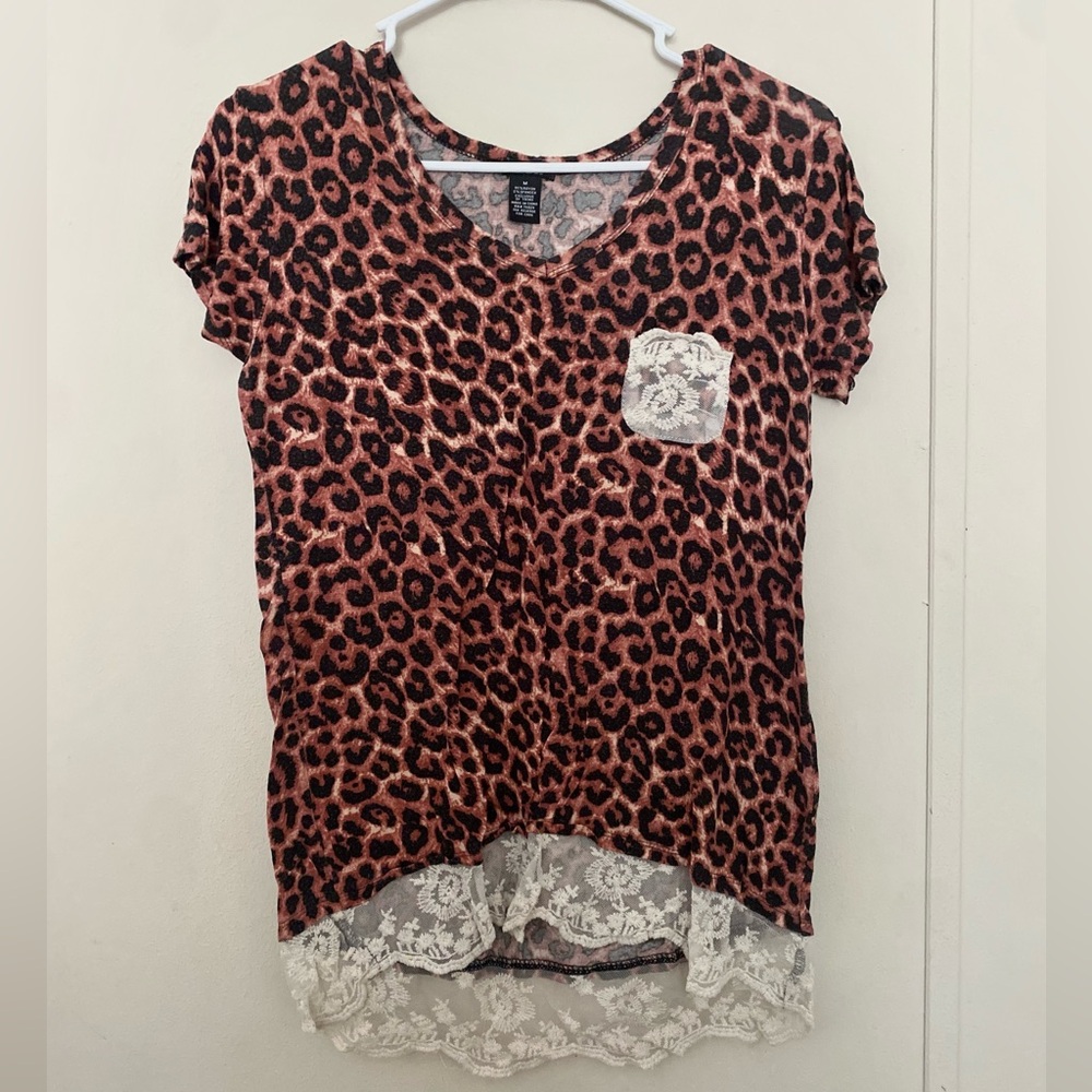 🟤Cheetah Print Lace Accent Top
